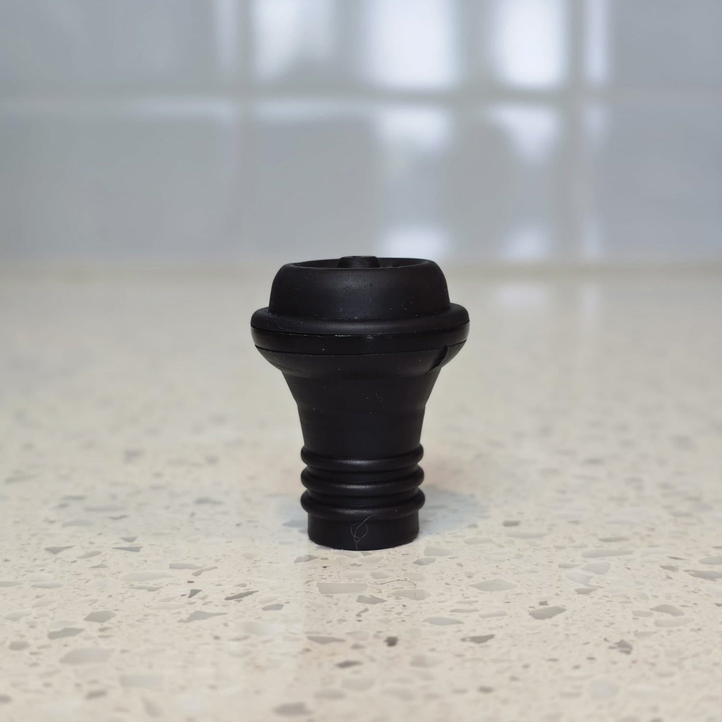 Reusable vacuum seal wine stopper for preserving wine and bottled drinks