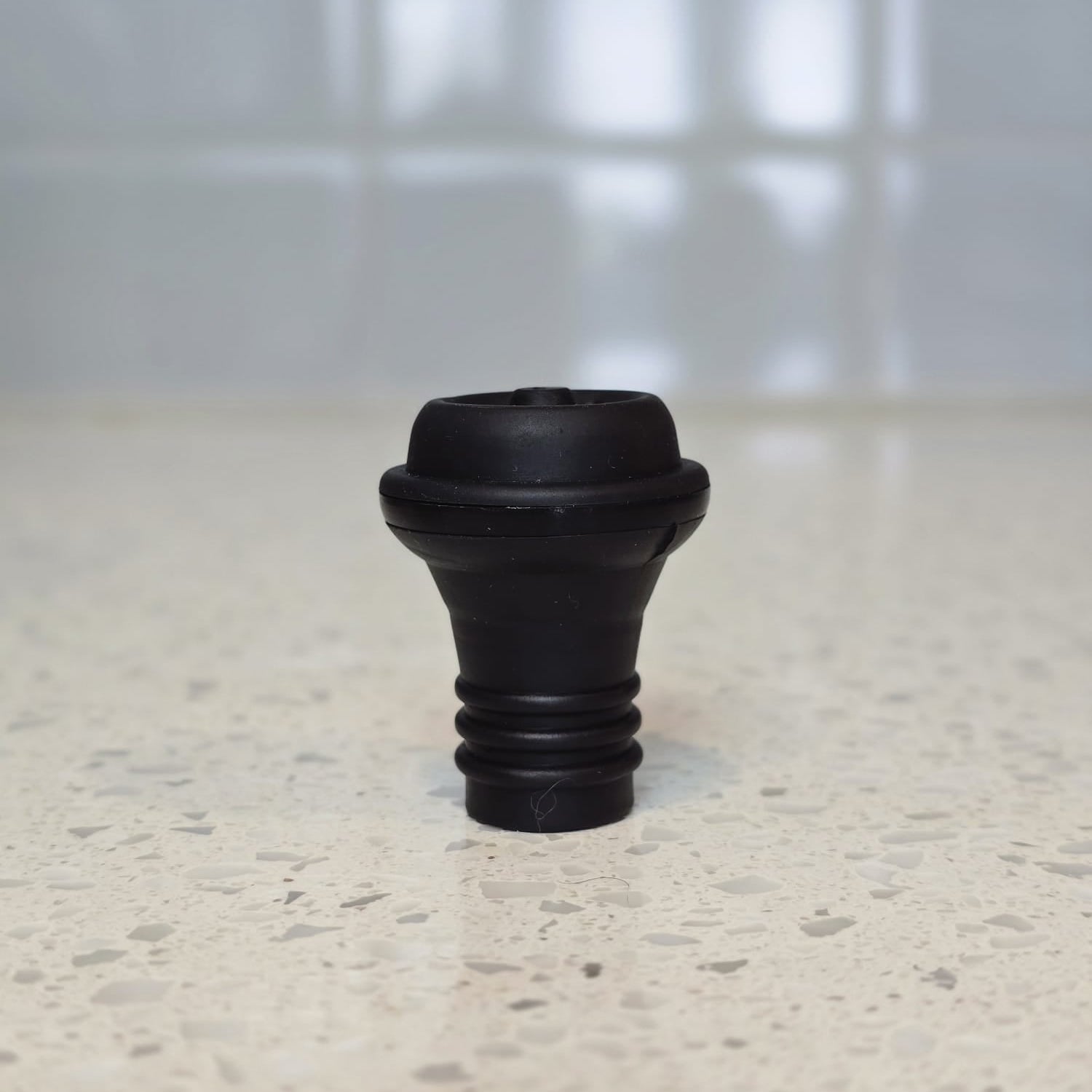 Reusable vacuum seal wine stopper for preserving wine and bottled drinks