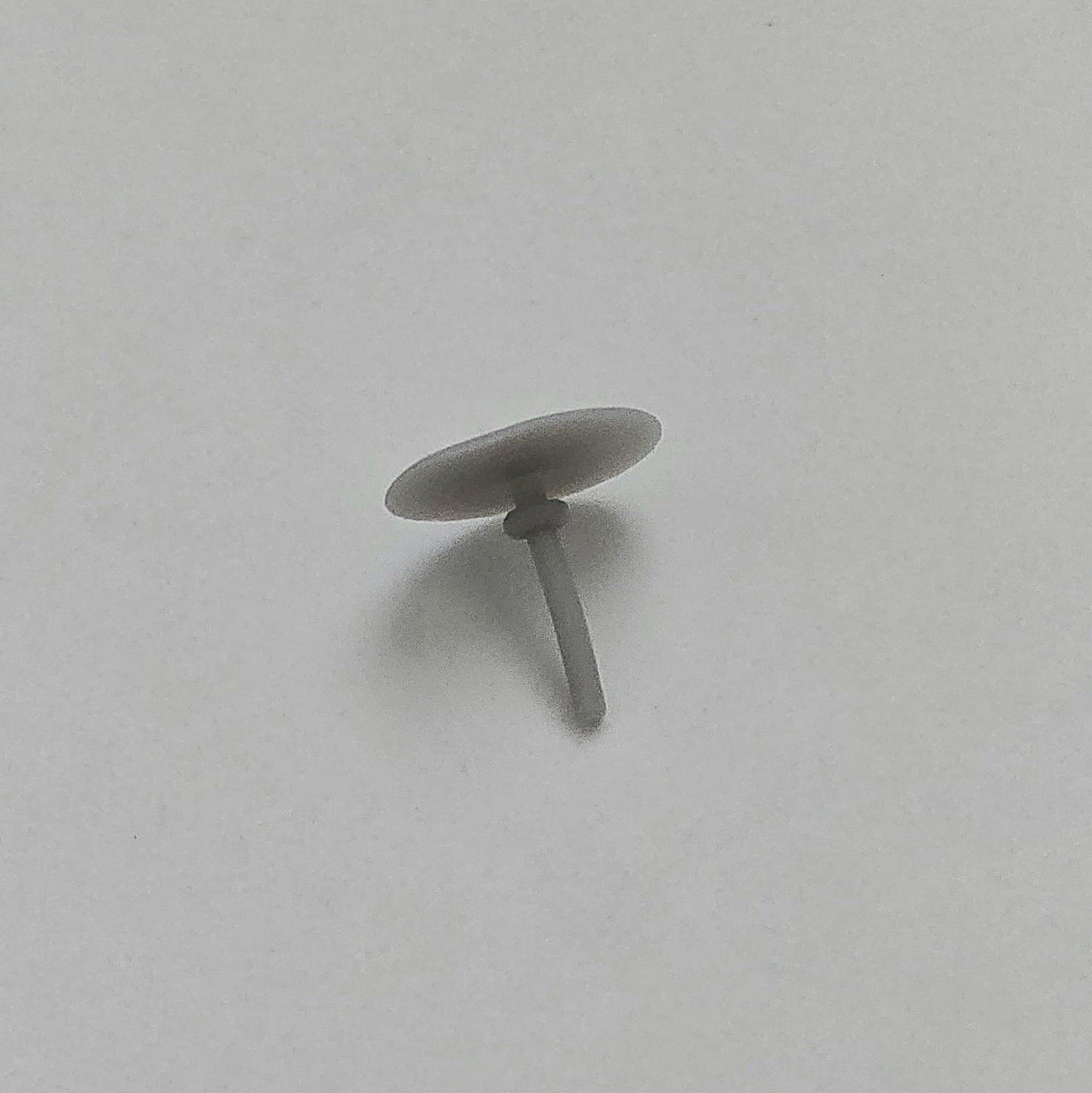 Single-use food-grade silicone insert for twist lid vacuum sealing