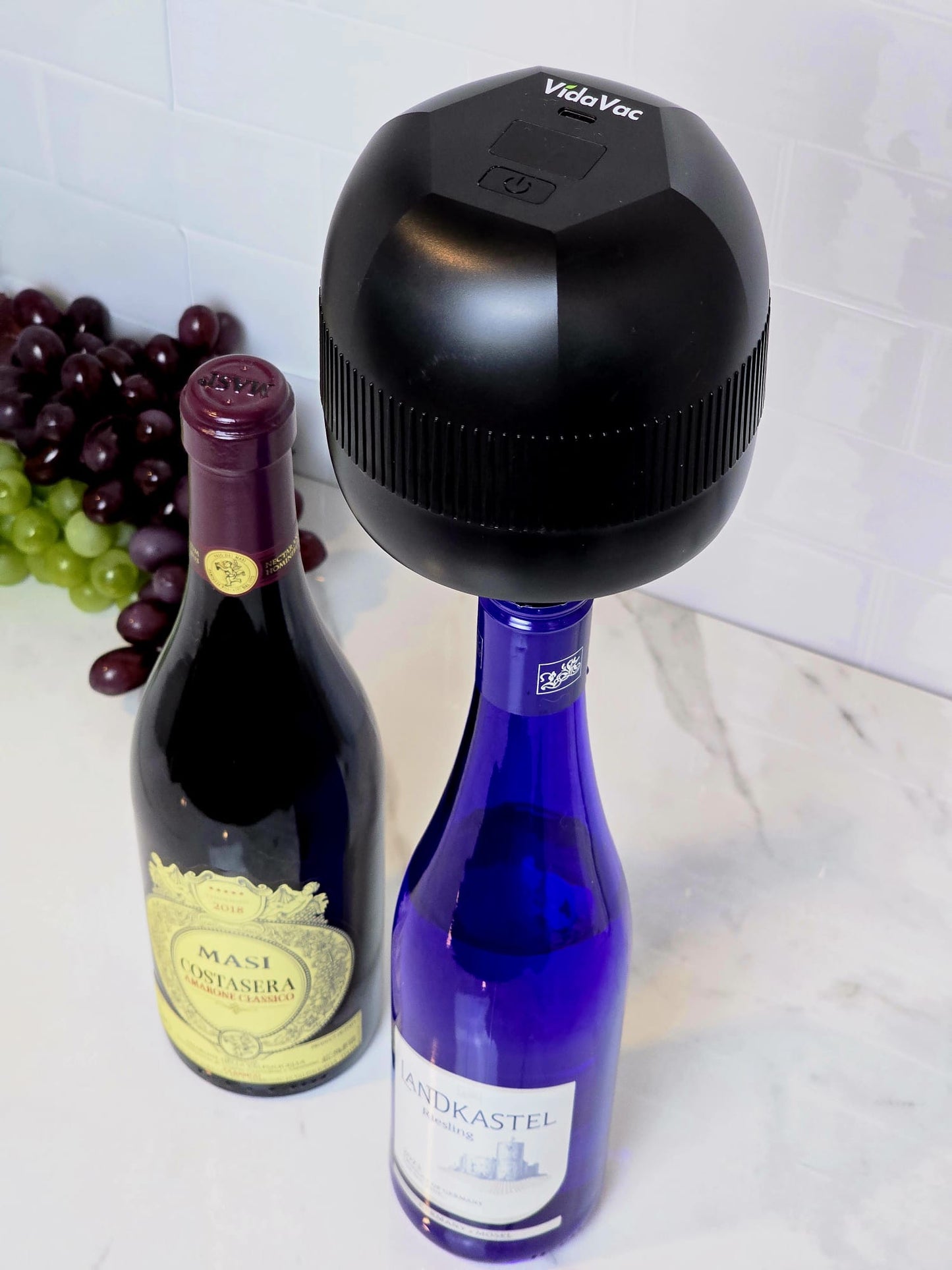 Sealing an open wine bottle using VidaVac vacuum sealer and wine stopper